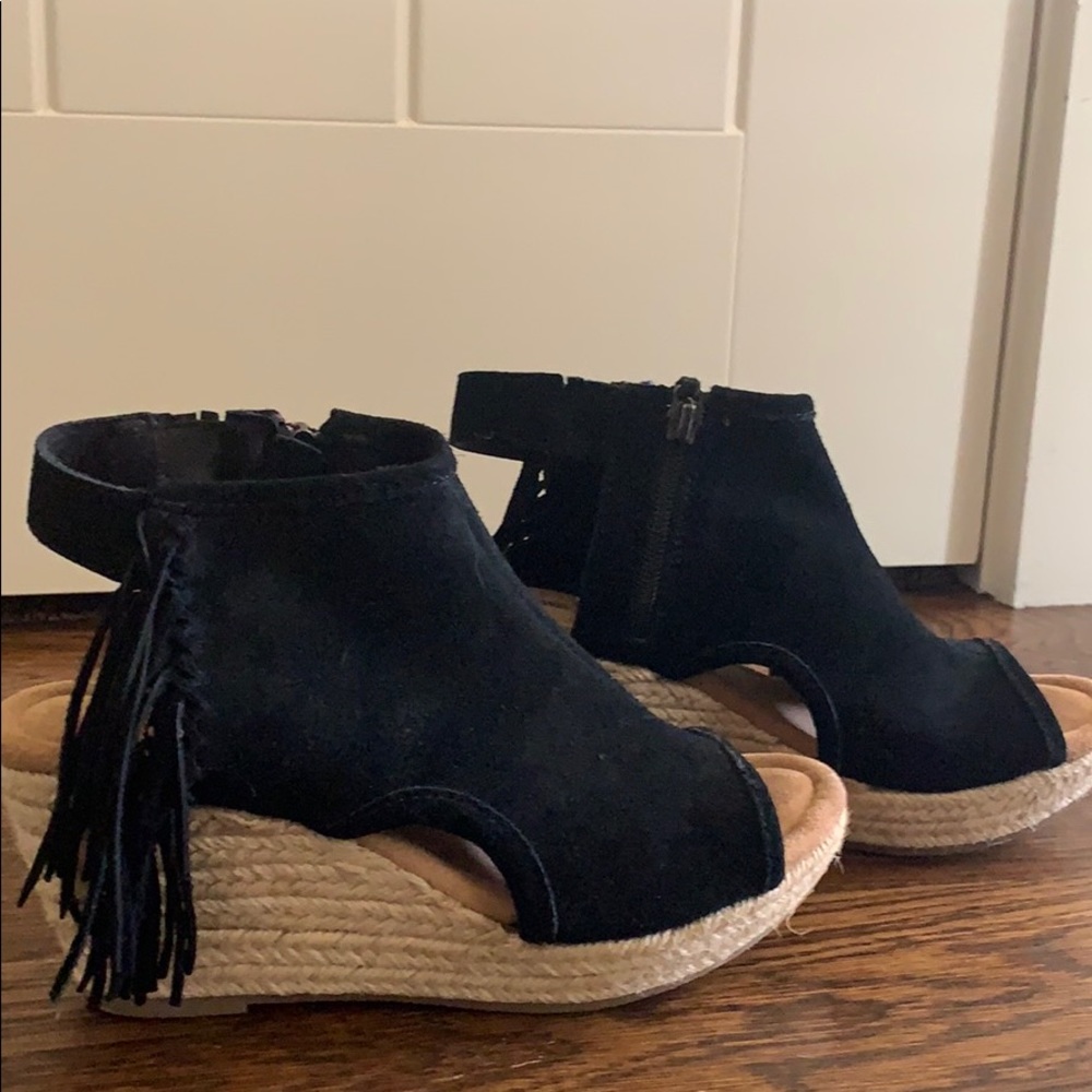 Minnetonka open toe
